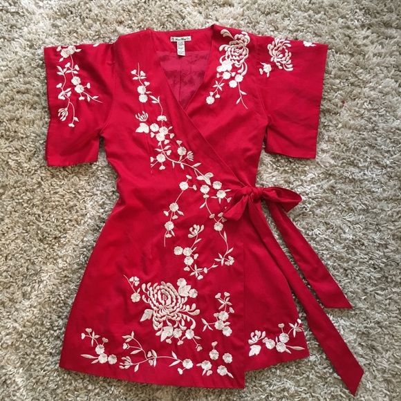 XXI Forever 21 Tops - Beautiful Red embroidered floral kimono